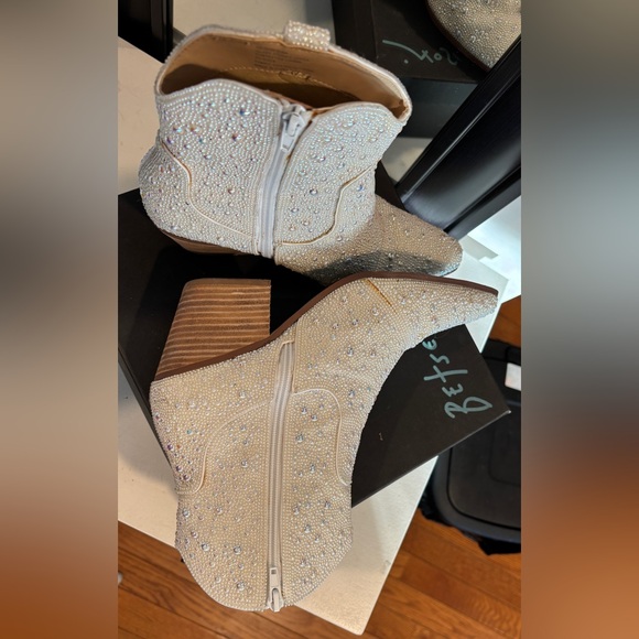 Betsy Johnson Diva Pearl Booties - Picture 12 of 17